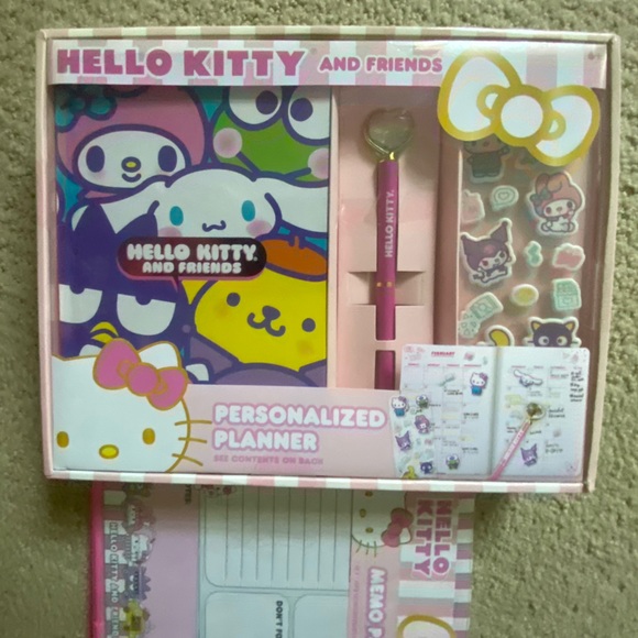 Hello Kitty School Supplies - Picture 2 of 7